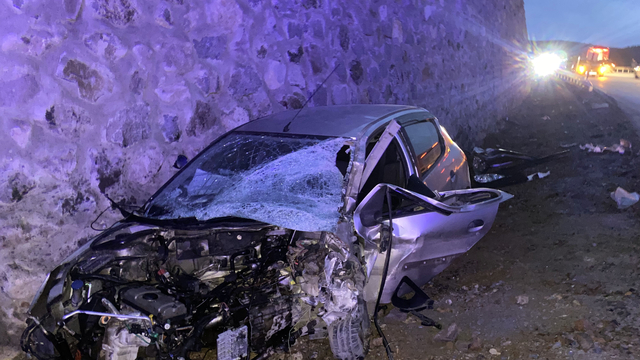 Çankırı'da tır ile çarpışan otomobildeki 3 kişi yaralandı