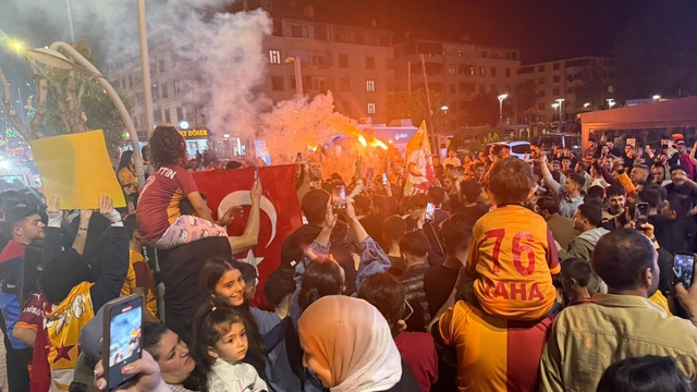 Galatasaray'ın şampiyonluğu Iğdır'da taraftarları sokağa döktü