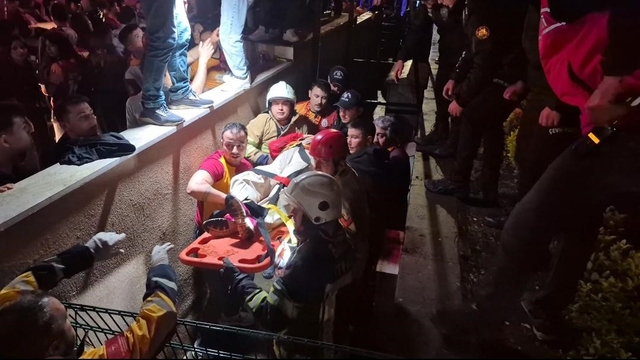 Şampiyonluk kutlaması hastanede bitti
2 metrelik yükseklikten düşen kadın taraftarın imdadına ekipler yetişti