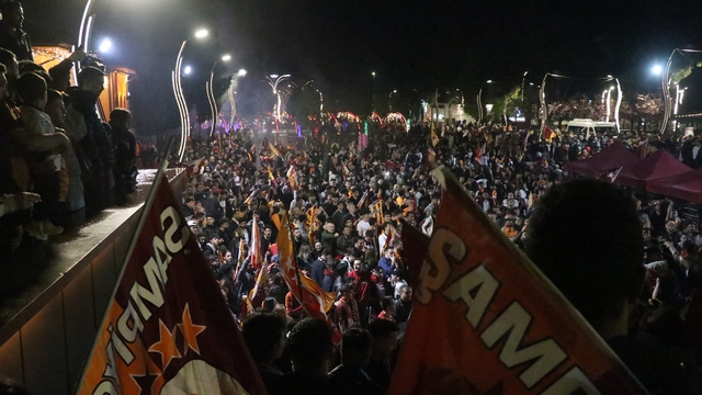Bolulular meydanlarda Galatasaray'ın şampiyonluğunu kutladı