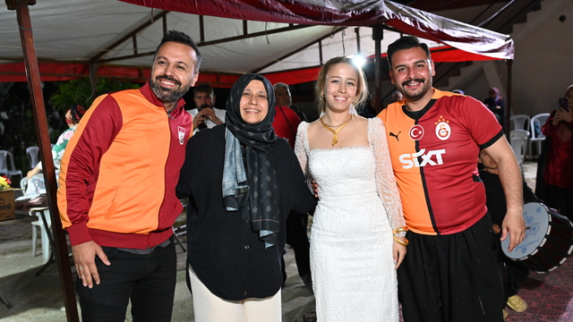 Osmaniye'de düğünde Galatasaray'ın şampiyonluk coşkusu yaşandı