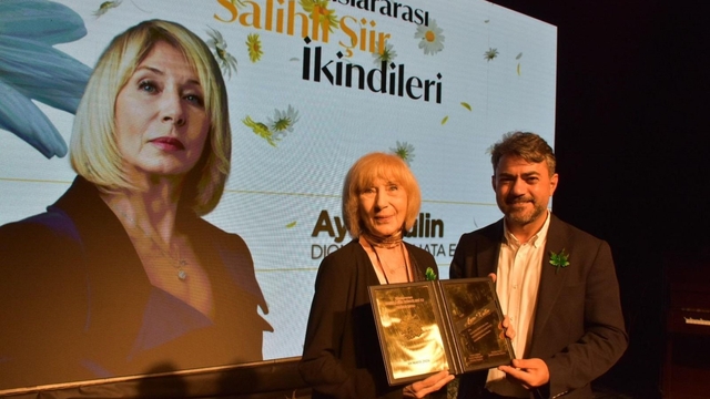 Şiirin kalbi Manisa'da attı