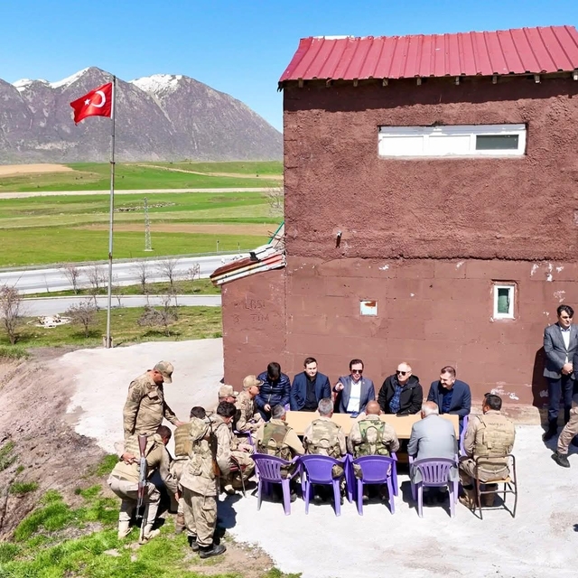 Vali Karakaya'dan güvenlik noktası ve hayvan bakımevine ziyaret