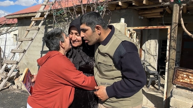 Yüksekova'da bir annenin ömre bedel fedakarlığı: 38 yıldır 4 engelli evladına gözü gibi bakıyor