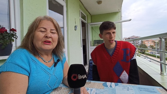Kalbindeki engele piyanoyla direniyor
"Bizden sonra ne olacak" korkusunu notalarla ve anne şefkatiyle aşıyorlar