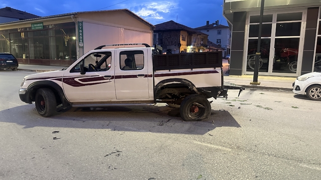 Çorum'da 3 aracın karıştığı kazada 1 kişi yaralandı