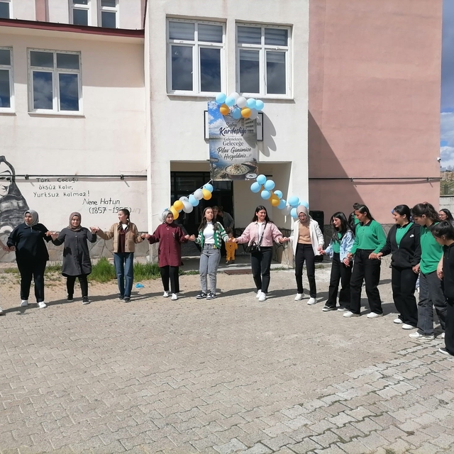 Karaçoban'da bir sofra kuruldu, mesafeler kardeşliğe dönüştü