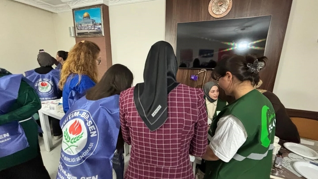 Kars'ta Yeşilay gönüllülerinden renkli atölye etkinliği