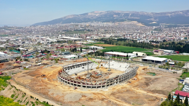 Kahramanmaraş'ta yapımı süren yeni stadyumun 2027-2028 sezonunda açılması planlanıyor