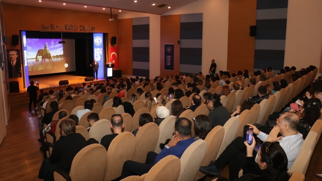 Bu kez gençler konuştu, yetişkinler dinledi
Tersine mentörlük zirvesi büyük ilgi gördü