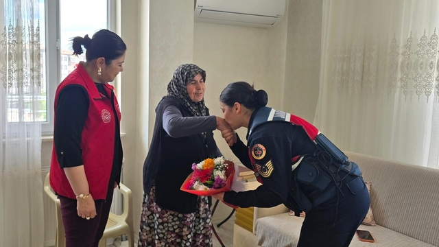 Jandarmadan şehit annelerine anneler gününde anlamlı ziyaret