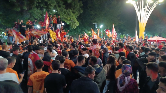 Galatasaraylı taraftarlardan Batman'da coşkulu kutlama
