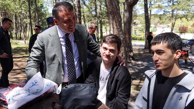 Vali Sözer, YKS öncesi öğrencilerle buluştu