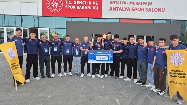 Bilecikli öğrencilerden 'MEB Robot Yarışması'nda' dünya birinciliği
