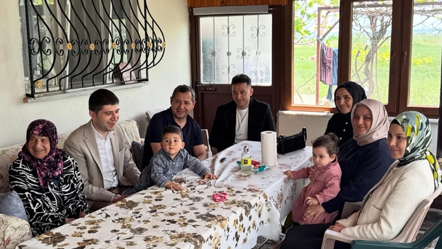 Samsun'da 15 Temmuz şehidinin annesine Anneler Günü ziyareti