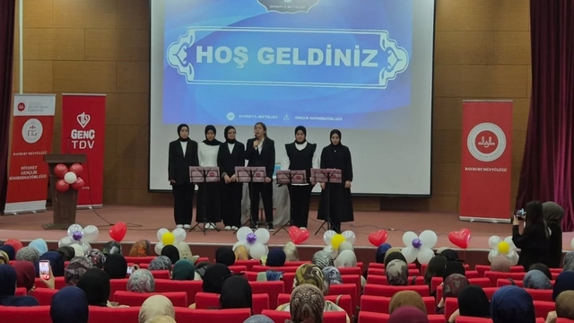 Bayburt'ta üniversite öğrencileri yıl sonu buluşmasında bir araya geldi