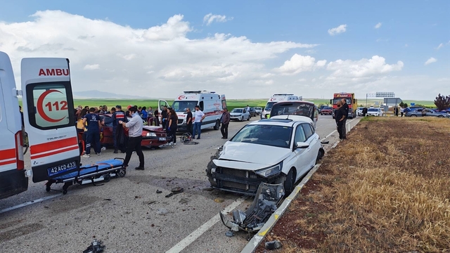 Konya'da 2 otomobil çarpıştı: 5 yaralı