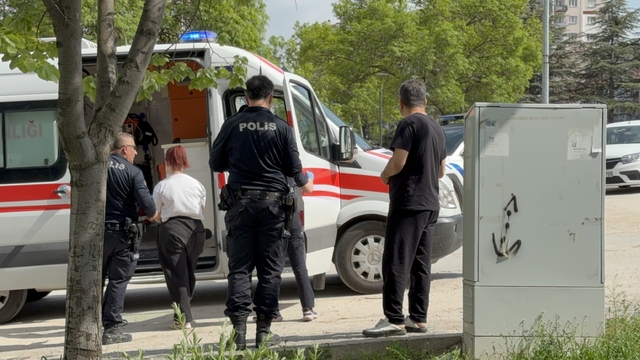 'Erkek arkadaş' kavgasında 3 kız bıçakla yaralandı