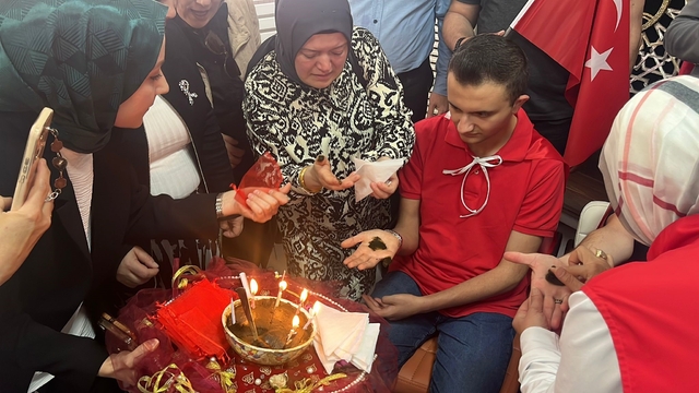 Çorum'da temsili askerlik yapacak engelli bireylere asker kınası yakıldı