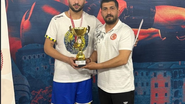 Bayburtlu boksör Toprak Salman Türkiye şampiyonu oldu