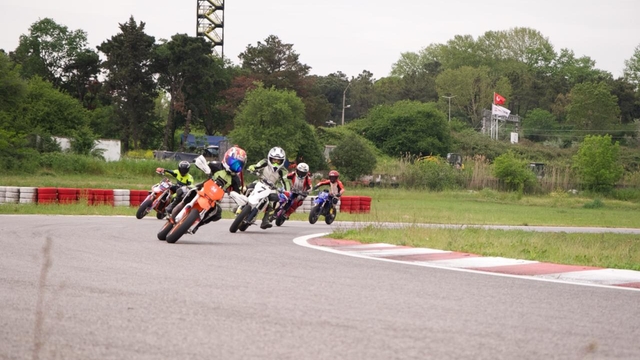 Türkiye Süpermoto ve Motomini Şampiyonası'nın 1. ayağı Kocaeli'de yapıldı