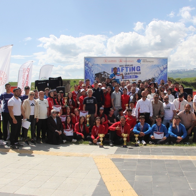 Murat Nehri'nde kano heyecanı sona erdi:400 sporcu kıyasıya yarıştı