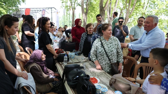 Honaz Belediyesi tarafından düzenlenen Anneler Günü etkinliğine yoğun katılım