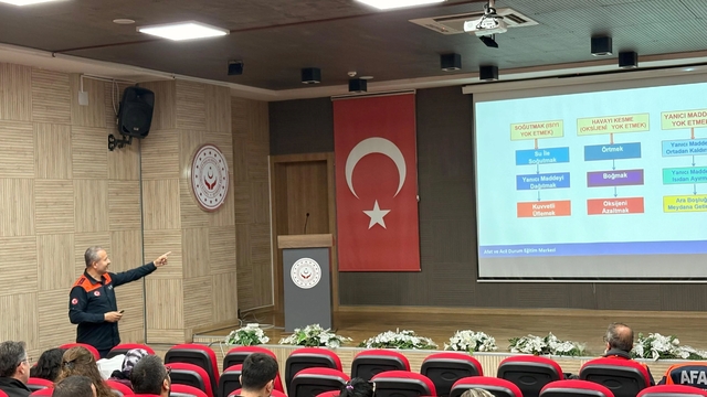 Aydın'da vakıf personeline afet farkındalık eğitimi verildi