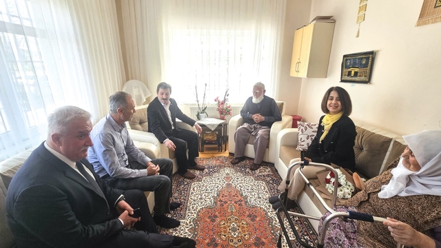 Şehit annesine duygulandıran Anneler Günü ziyareti