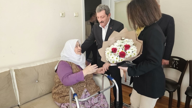 Şehit annelerine anlamlı Anneler Günü ziyareti