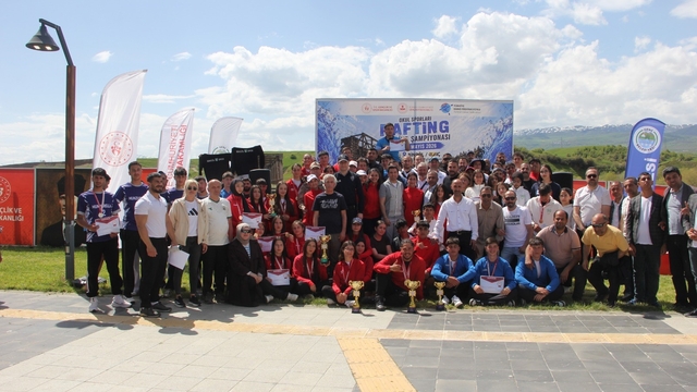 Murat Nehri'nde kano heyecanı sona erdi:400 sporcu kıyasıya yarıştı