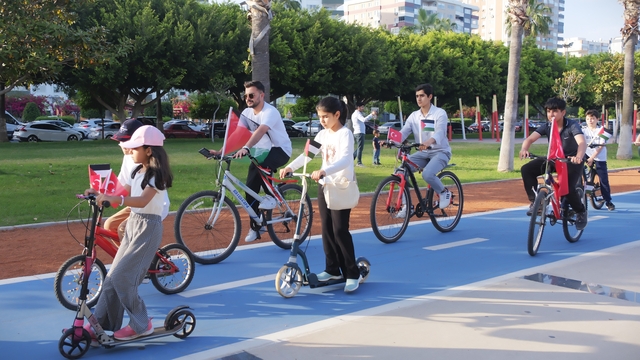 Mersin'de bisikletliler Küresel Sumud Filosu'na destek için pedal çevirdi