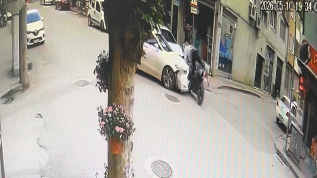 Otomobil ile motosiklet kafa kafaya çarpıştı: 1 yaralı