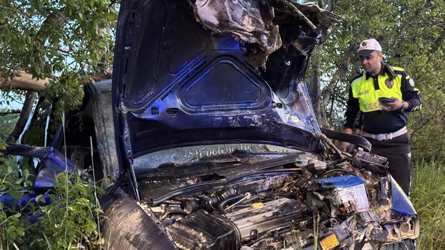 Karaman'da şarampole devrilen otomobildeki 1 kişi öldü, 1 kişi yaralandı