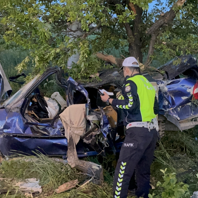 Düğün konvoyunda feci kaza: 1 ölü, 1 yaralı