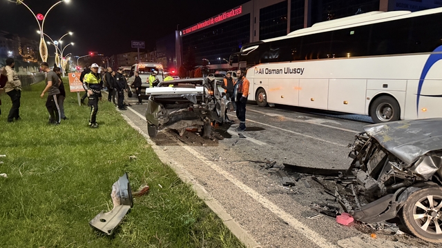 Yozgat'ta 4 aracın karıştığı kazada 7 kişi yaralandı