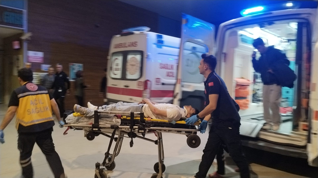 Bursa'nın İnegöl ilçesinde otomobil ile çarpışan motosikletteki 2 kişi yaralandı