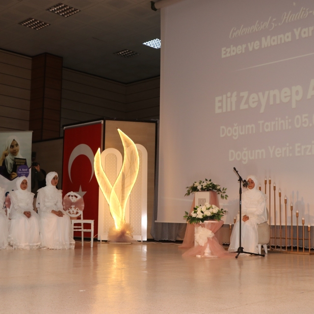 Kız Kur'an kursu öğrencileri hadis-i şerif bilgisinde yarıştı
