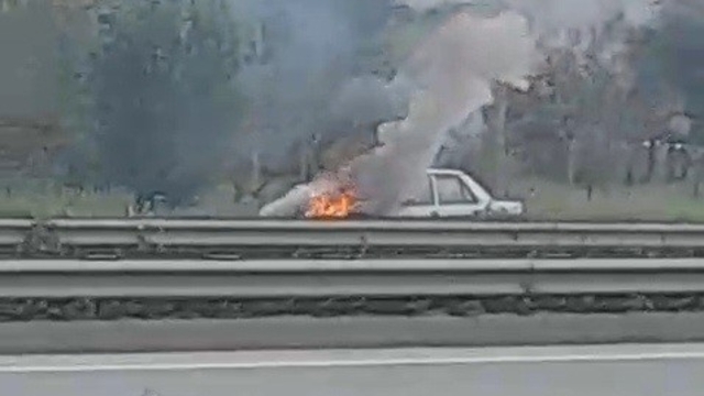 Eskişehir Çevre Yolu'nda bir otomobil alev alev yandı
