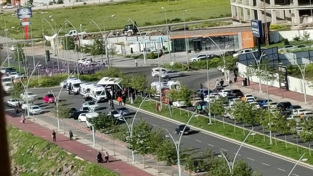 Diyarbakır'da şehir içi minibüs ile otomobil çarpıştı: 5 yaralı