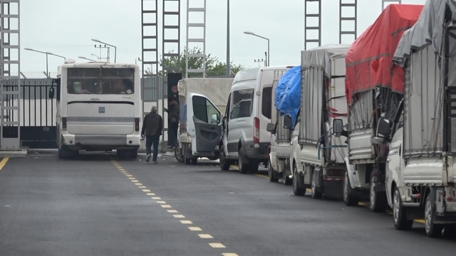Öncüpınar'da Suriyelilerin dönüş yoğunluğu sürüyor