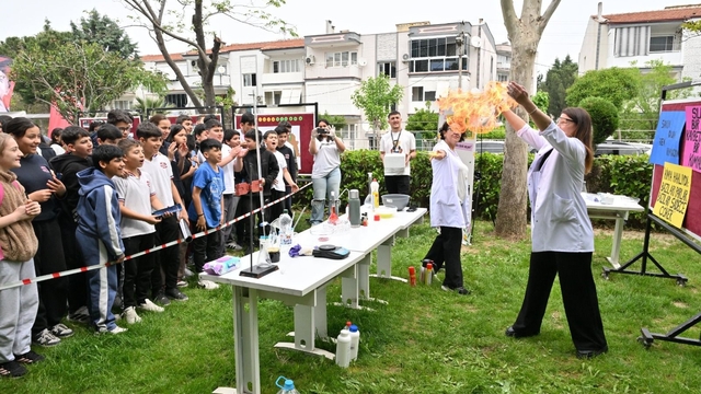 Manisa'da öğrenciler bahar şenliği ile geleceğe çiçek açtı