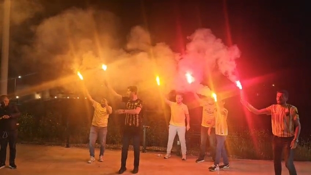 Hasköylü taraftarlardan Muşspor'a meşaleli destek