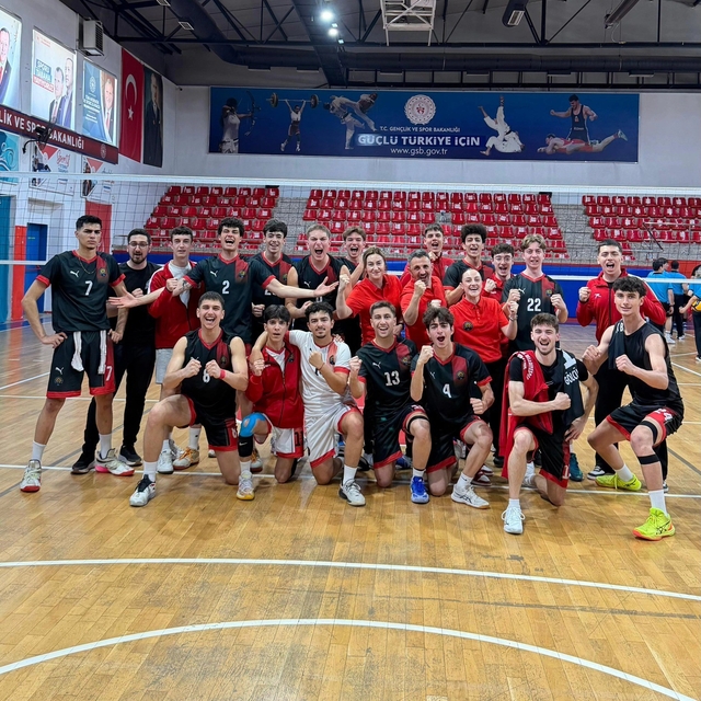 Gölcük Belediyespor Genç Erkek Voleybol Takımı, Türkiye Finalleri'ne yüksel...