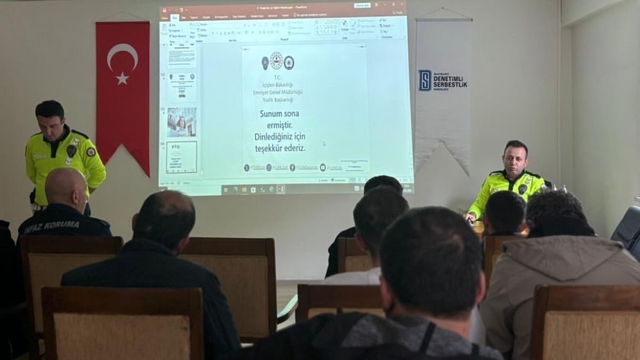 Bayburt'ta yükümlülere trafik güvenliği eğitimi verildi