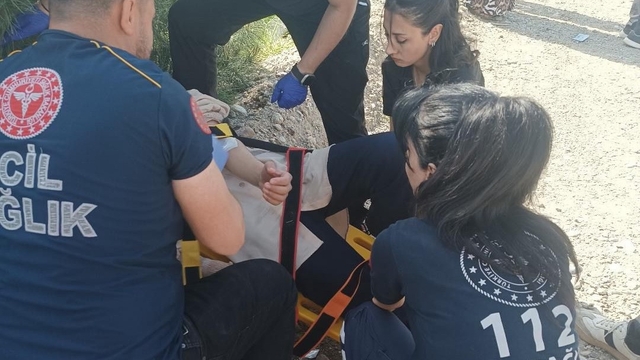 Takla atan otomobildeki 2 kişi yaralandı