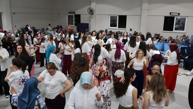 Hacıhaliller Mahallesi'nde şalvar gecesi coşkusu