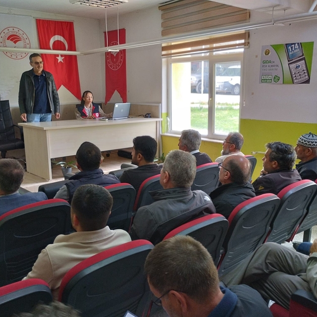 Altıntaş'ta üreticilere "Yetkilendirilmiş Uygulayıcı Belgesi" eğitimi