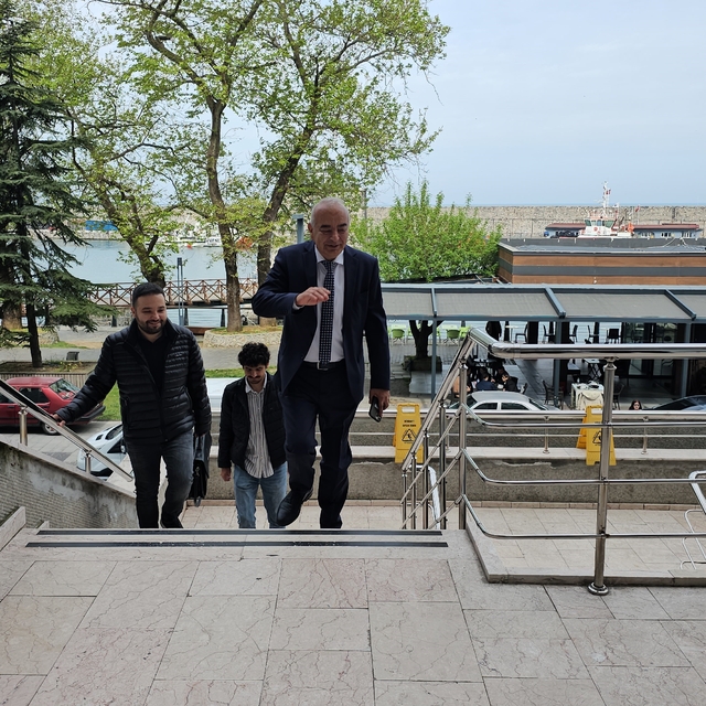 Devrek Belediyesindeki 'yolsuzluk' davasında ilk duruşma başladı: Sanıklard...