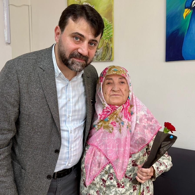 AK Parti heyetinden Anneler Günü'nde huzurevi ziyareti